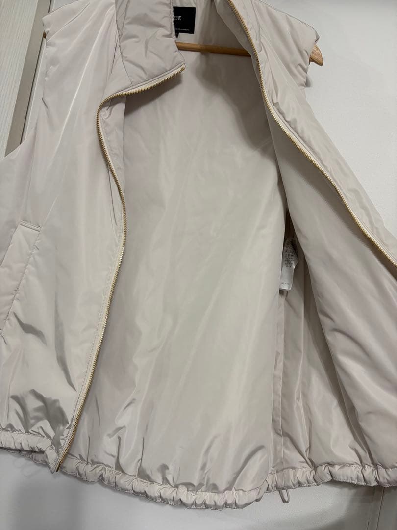 美品✨23区 ダウンベスト　ホワイト　38 中綿 パティング ベスト　洗える