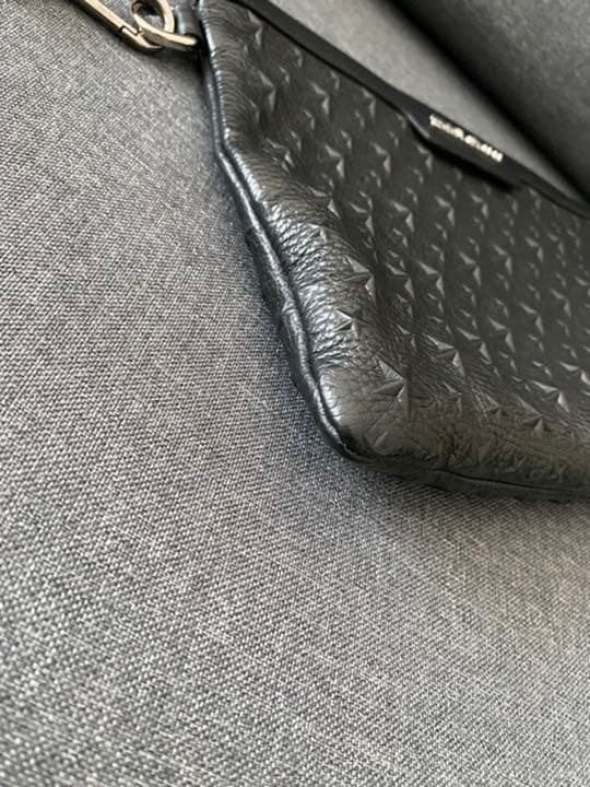 【美品】JIMMY CHOOクラッチバッグ(チャーム付き)/メンズ・レディース