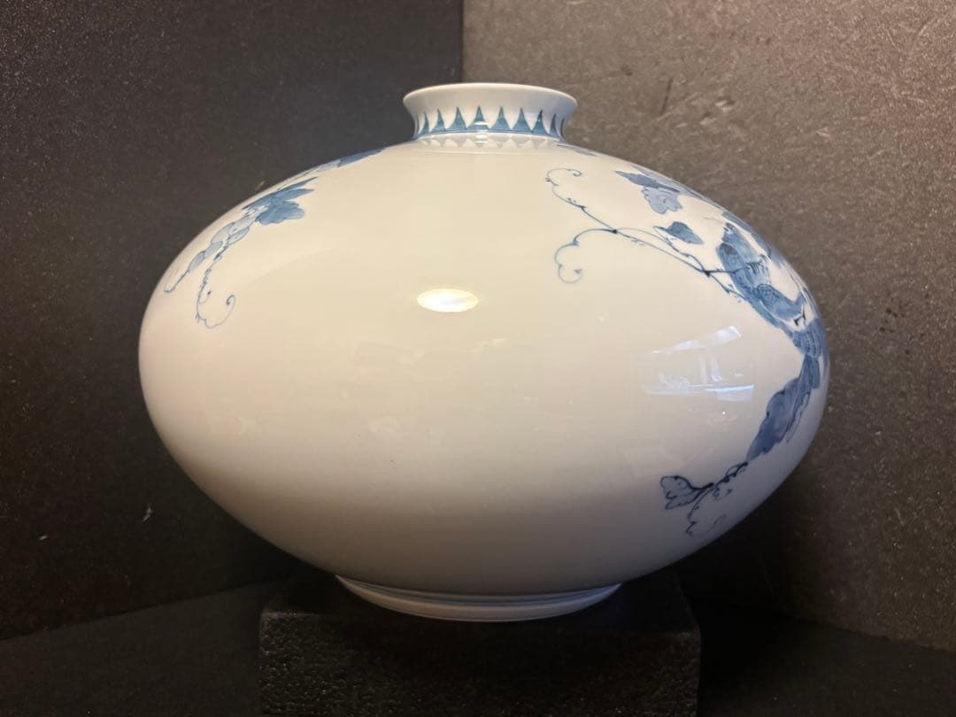 大人気　32cm井上萬二「染付 栗鼠文 壷」名品 人間国宝 白磁巨匠 旭日中綬章