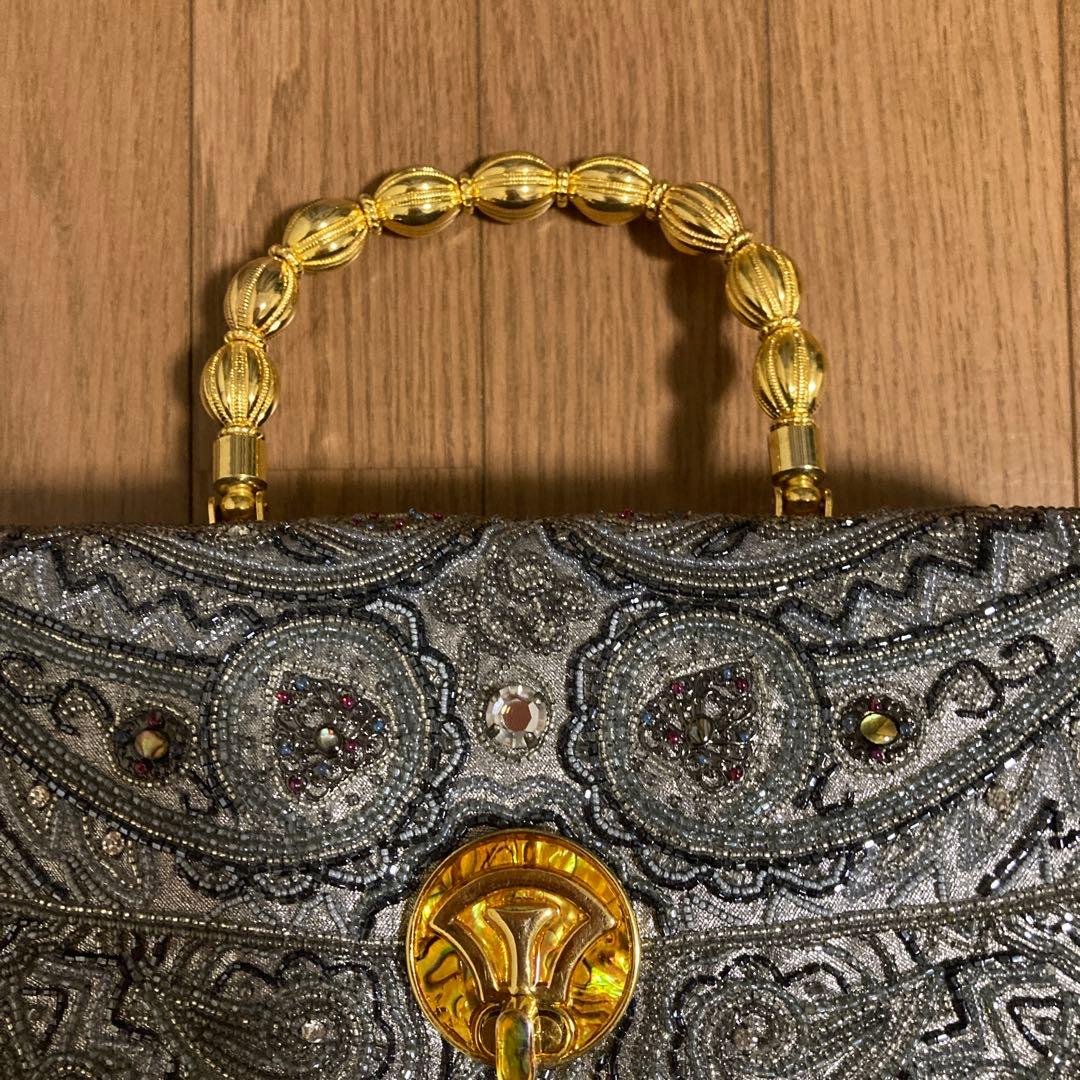 新品未使用シルバービーズ刺繍ハンドバッグ