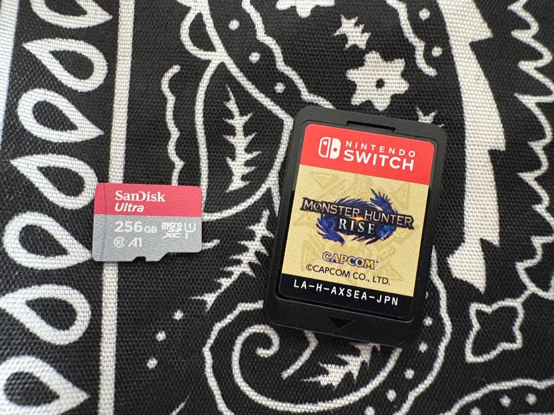 ニンテンドーSwitchrite モンハンライズ、SDカード、タイプCコード付き