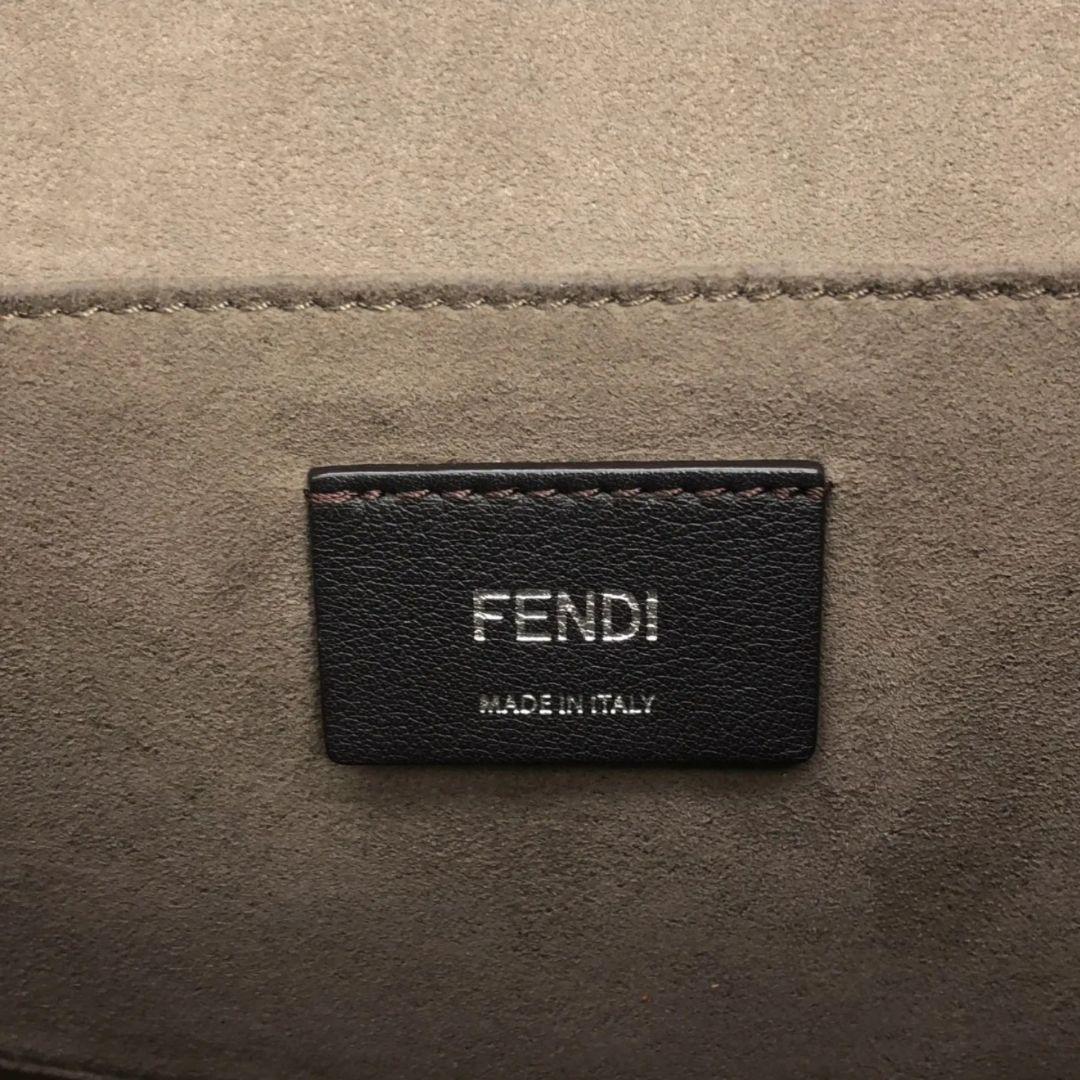 P*e様 FENDI キャナイ エフ ライトグレイ　2WAYバッグ
