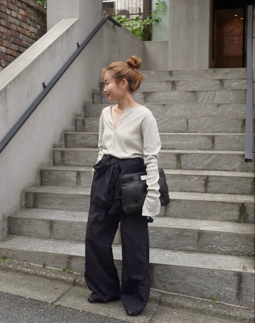 ETRE TOKYO オーコットテレコヘンリーネックトップス