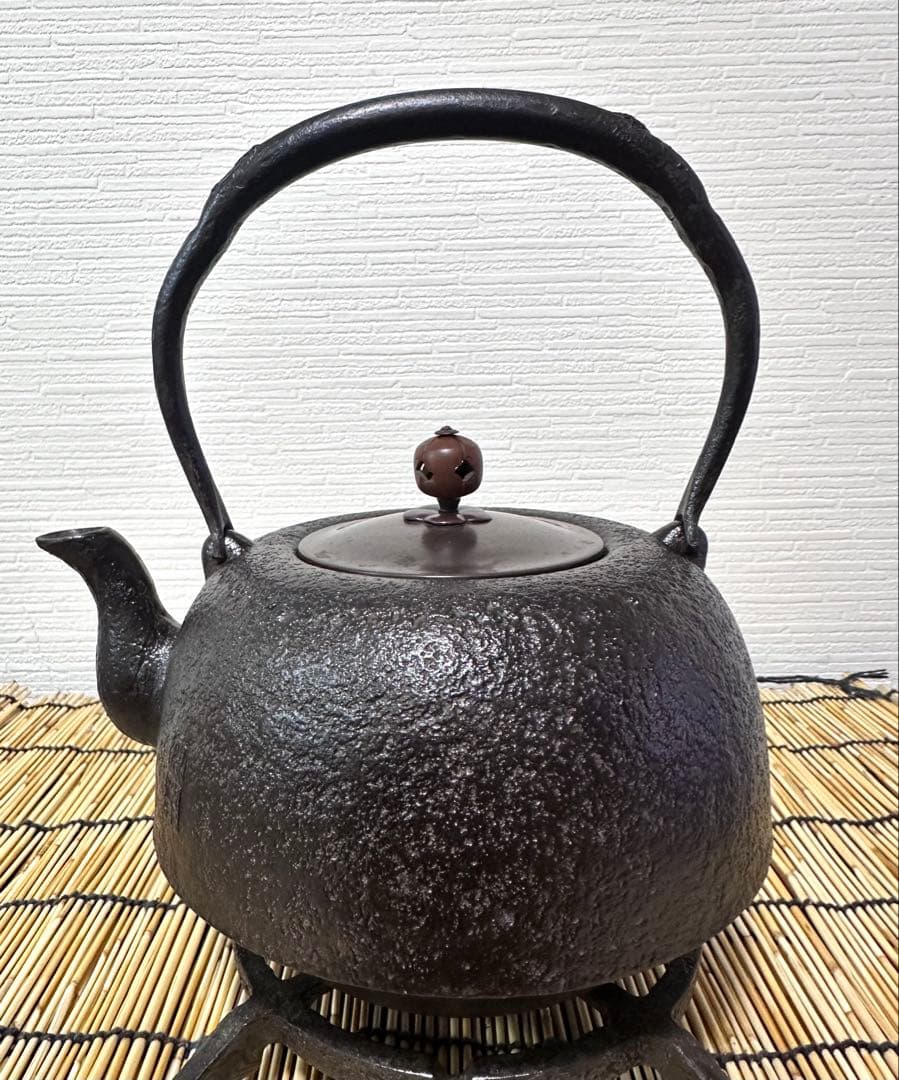 ＵＳＥＤ品、供箱付　南部岩鋳四代目清末作 　真作保証　２３型南部肌(唐金蓋)