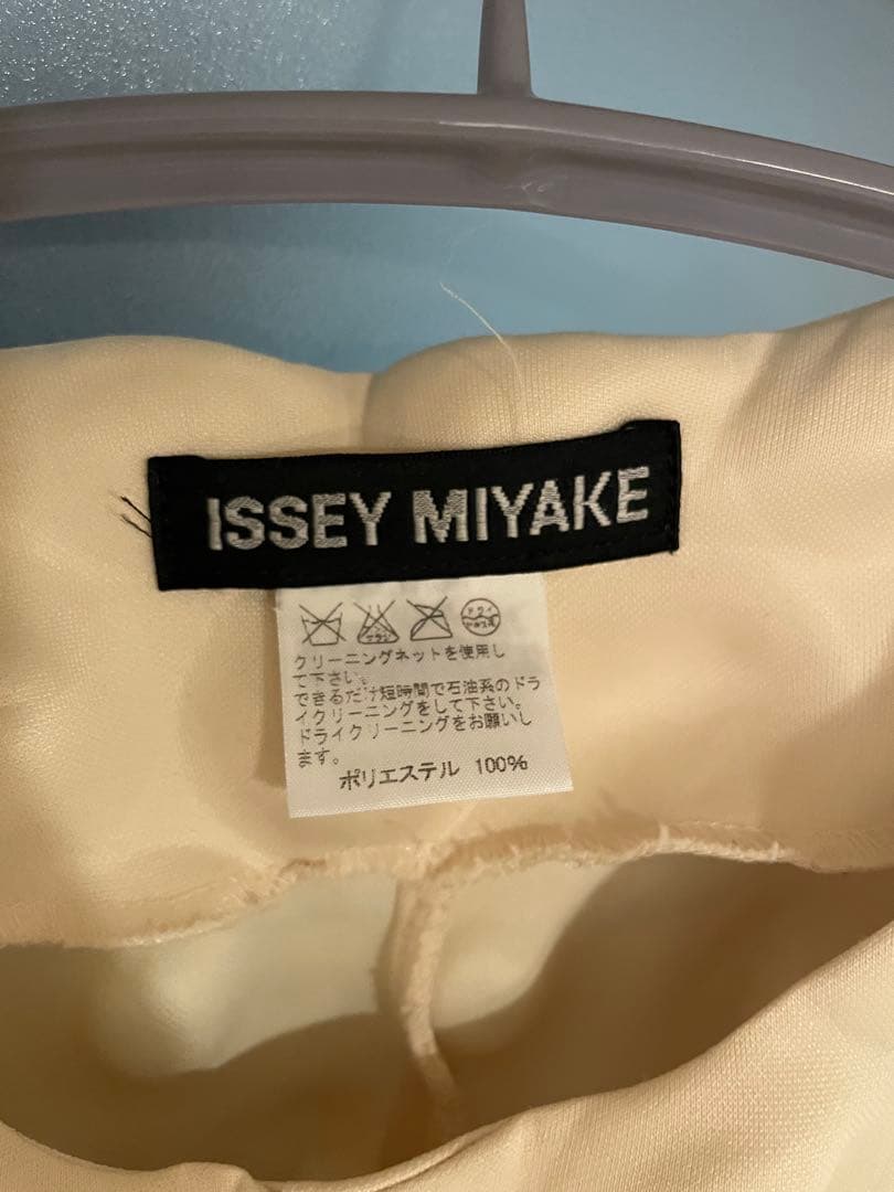 ISSEY MIYAKE ノーカラージャケット アイボリー エンボス加工