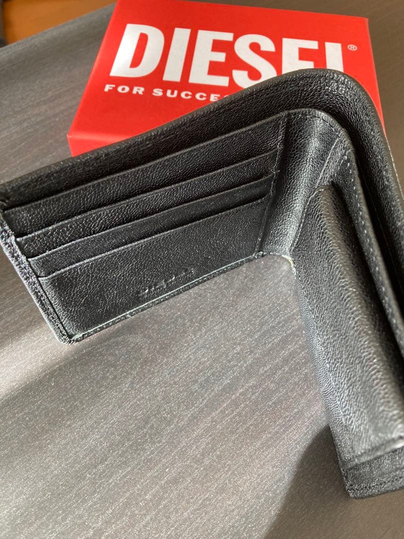 美品　DIESEL ブラックレザー二つ折り財布