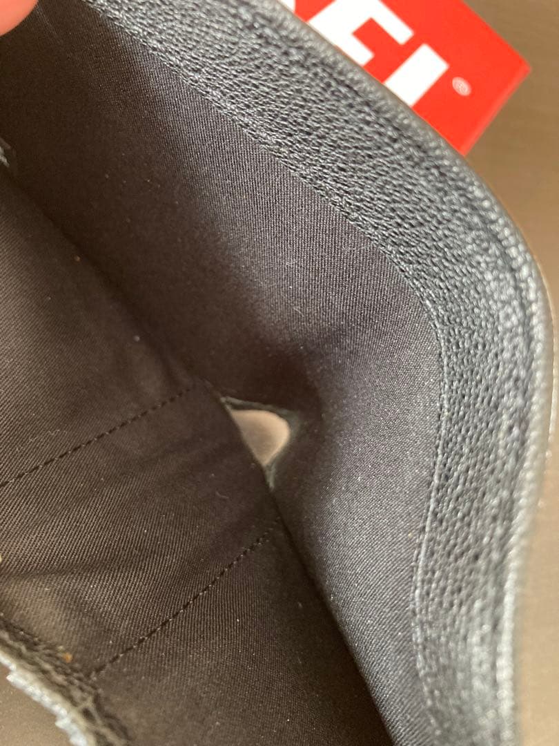 美品　DIESEL ブラックレザー二つ折り財布