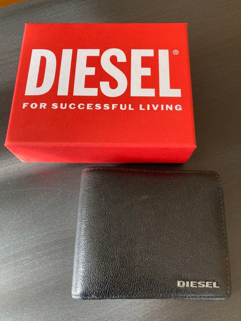 美品　DIESEL ブラックレザー二つ折り財布