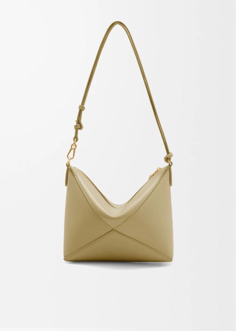 みき　LOEWE パズルファルドポチ　シャイニーナプカーフ