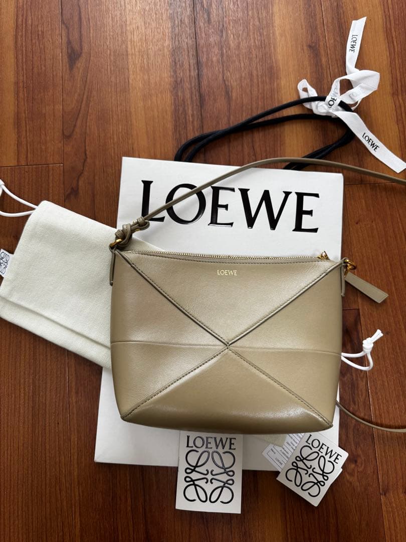 みき　LOEWE パズルファルドポチ　シャイニーナプカーフ