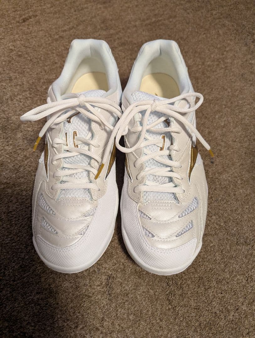 ミズノ ウエーブファングPRO ホワイト×ゴールド 27.0cm