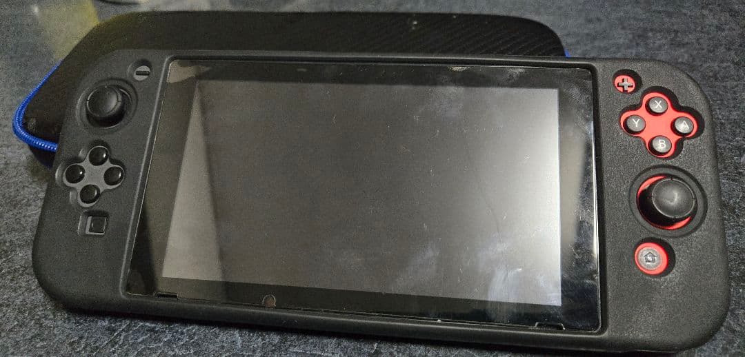 NintendoSwitch 本体シリコンカバー&ガラスフィルム装着済み