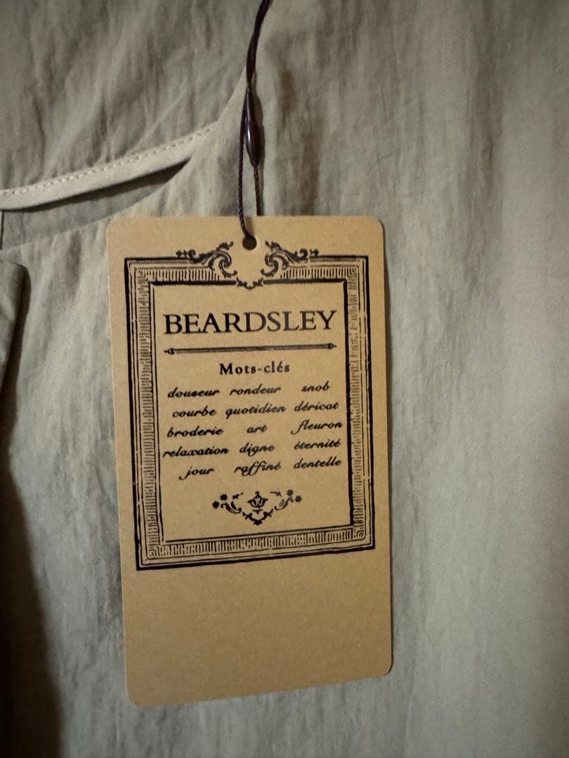 新品　BEARDSLEYバルーン袖フレアーコート　ベージュ ウエスト調整可能