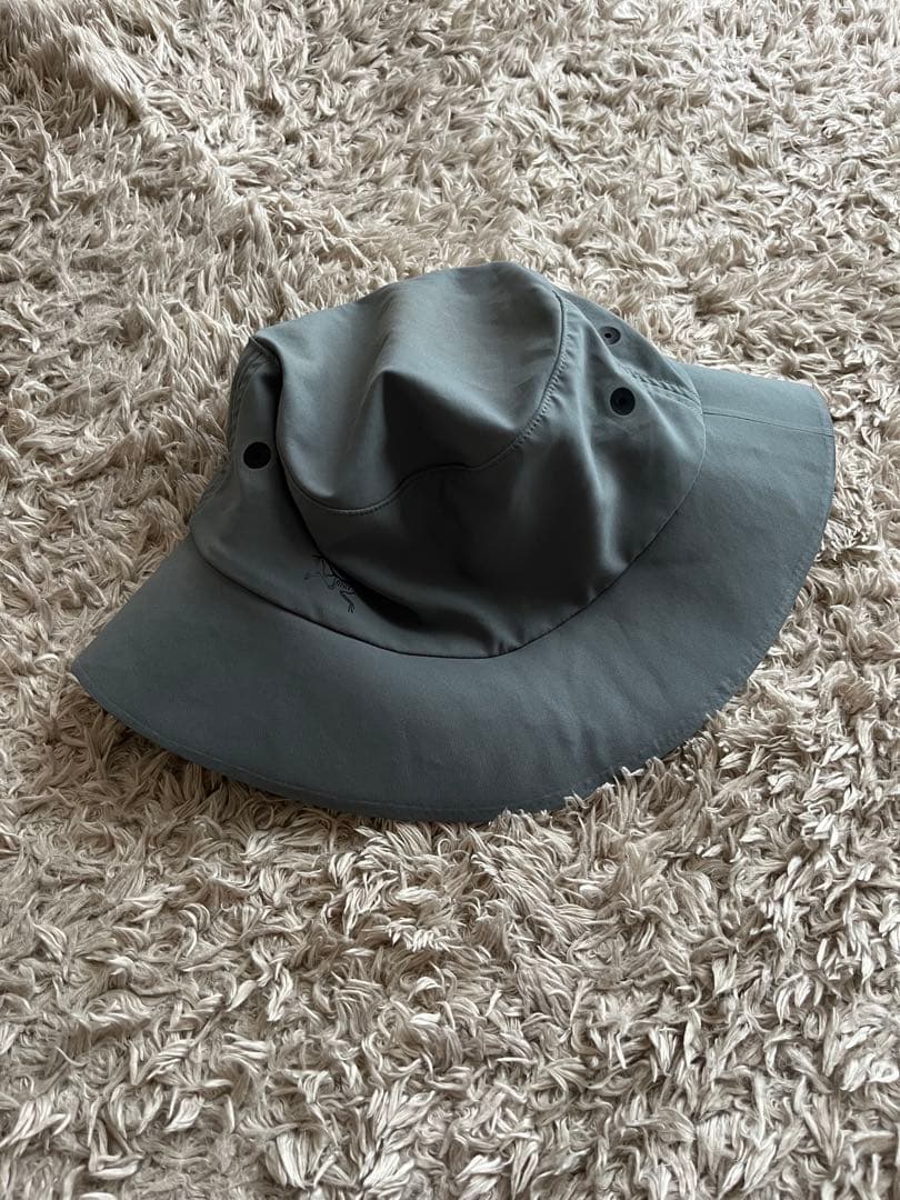 アークテリクス　シンソロハット　グレー　紐なし　美品　希少