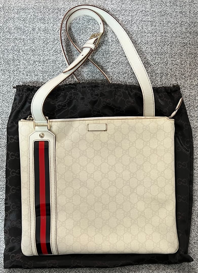 【週末限定値下げ】【希少品】【GUCCI グッチ】ショルダーバッグ　白