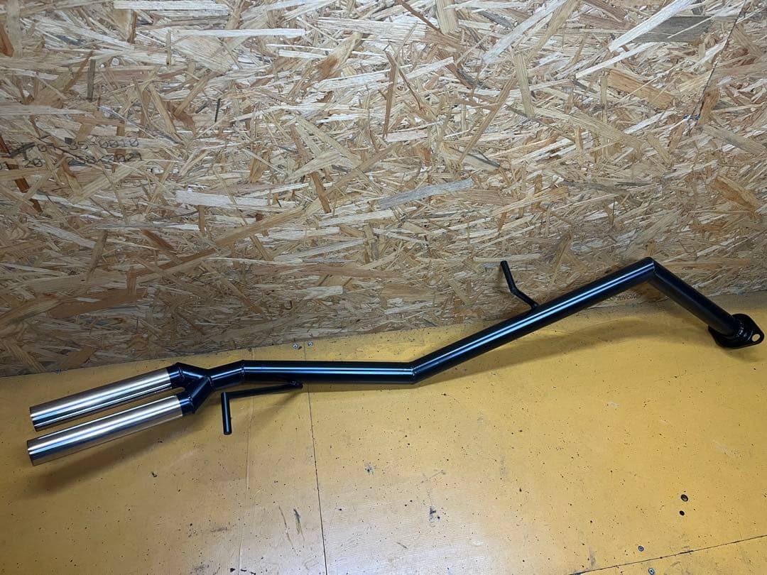 Kazukiプリウス30系 段差付き斜め出し！50.8φデュアルマフラー