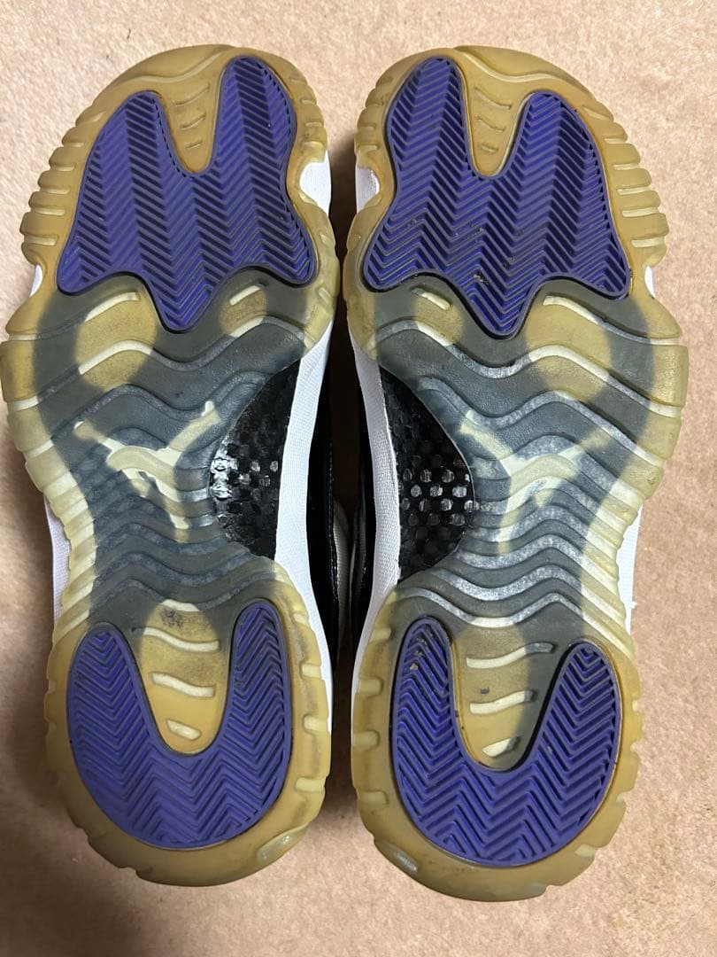 エアジョーダン11 Low ホワイト/ブラック