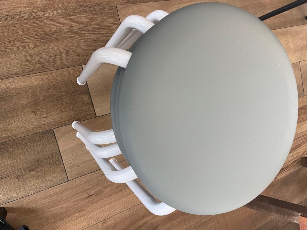 アスクル　グレーのスタッカブルスツール×10脚セット