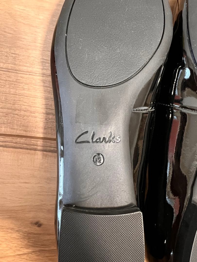 【26cm】新品Clarks エナメルフラットシューズ レディース 大きいサイズ