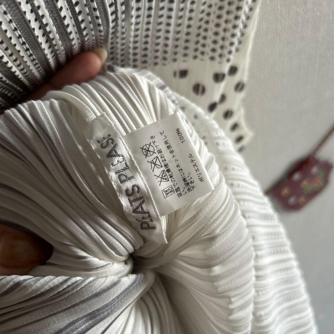 プリーツプリーズ　ロングワンピース　シルクスクリーン柄　ホワイト系　極美品