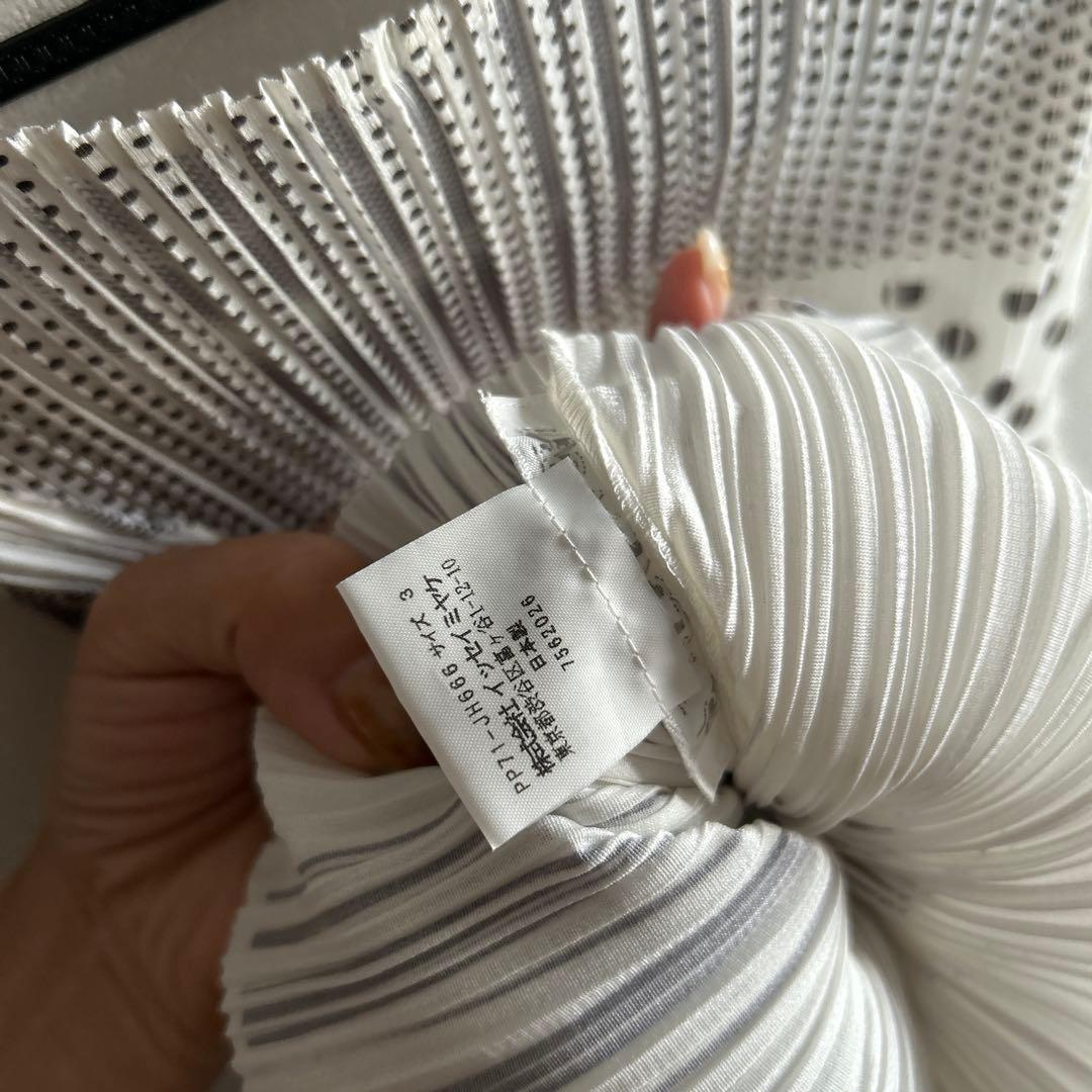 プリーツプリーズ　ロングワンピース　シルクスクリーン柄　ホワイト系　極美品