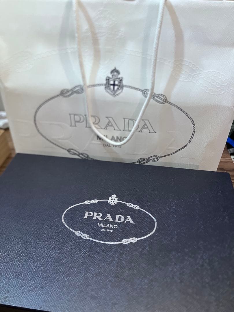 掲載年内まで【美品箱あり】PRADA ラバーソール 復刻版ブラック