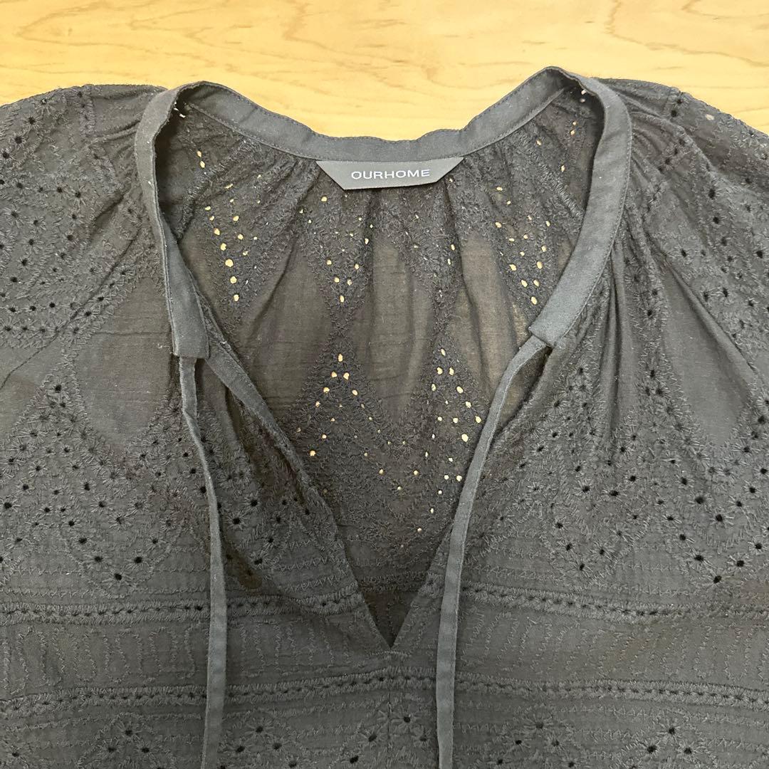 OUR スカラップレースの長め丈ブラウス