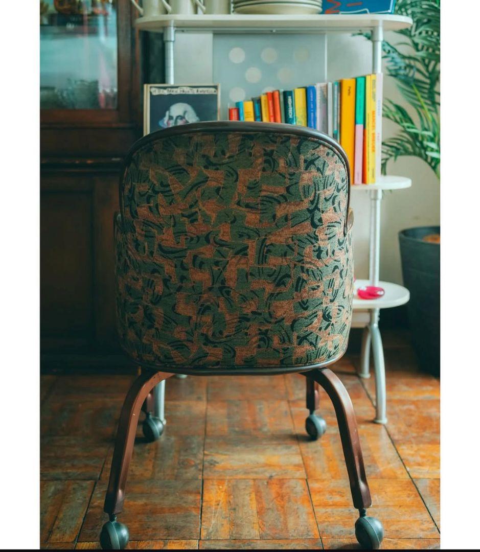 幾何学模様アンティークキャスター椅子