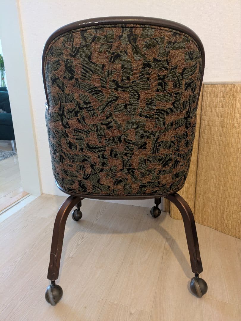 幾何学模様アンティークキャスター椅子