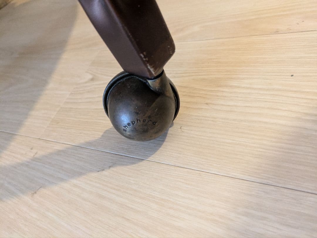 幾何学模様アンティークキャスター椅子