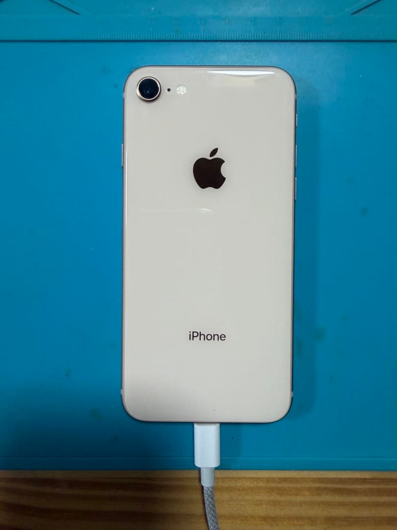 お*り様 iPhone 8 ゴールド 64G SIMフリー