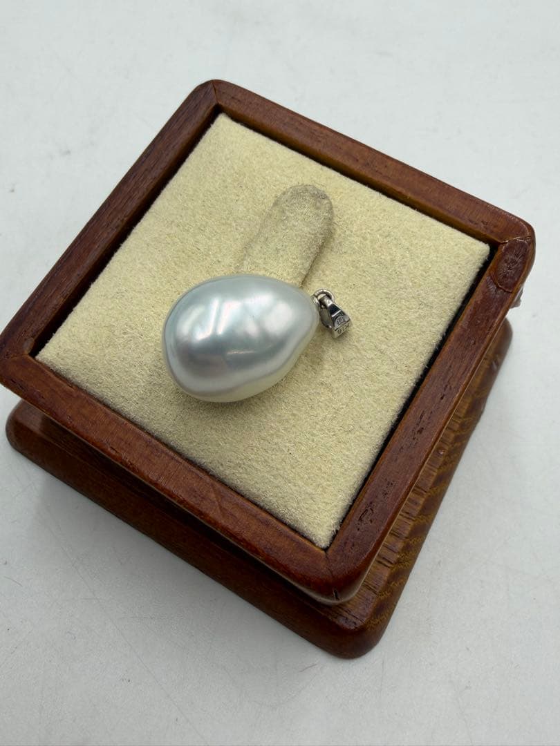 MIKIMOTO ミキモト　K18 南洋白蝶真珠　トップ