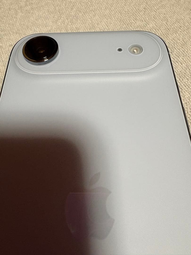 iPhone Air 256GB スカイブルー バンパー、ボディストラップ付き