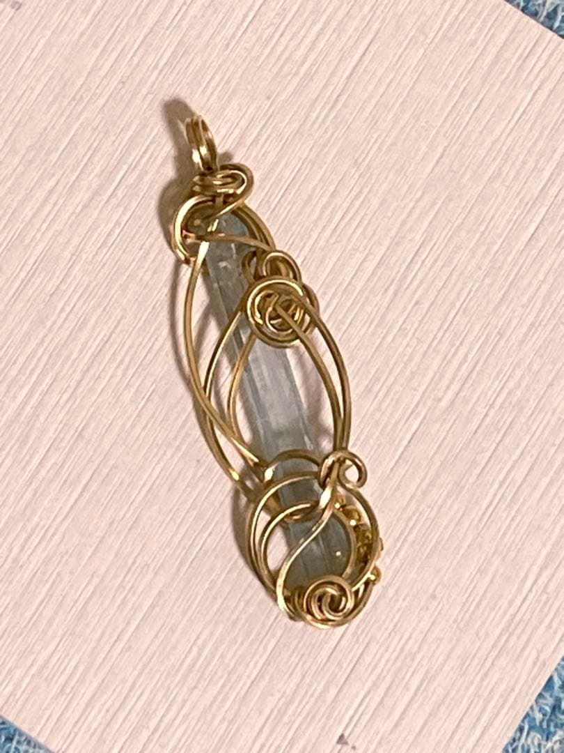 専用★アクアマリン結晶 K18 角線 ワイヤーラッピング ペンダントトップ