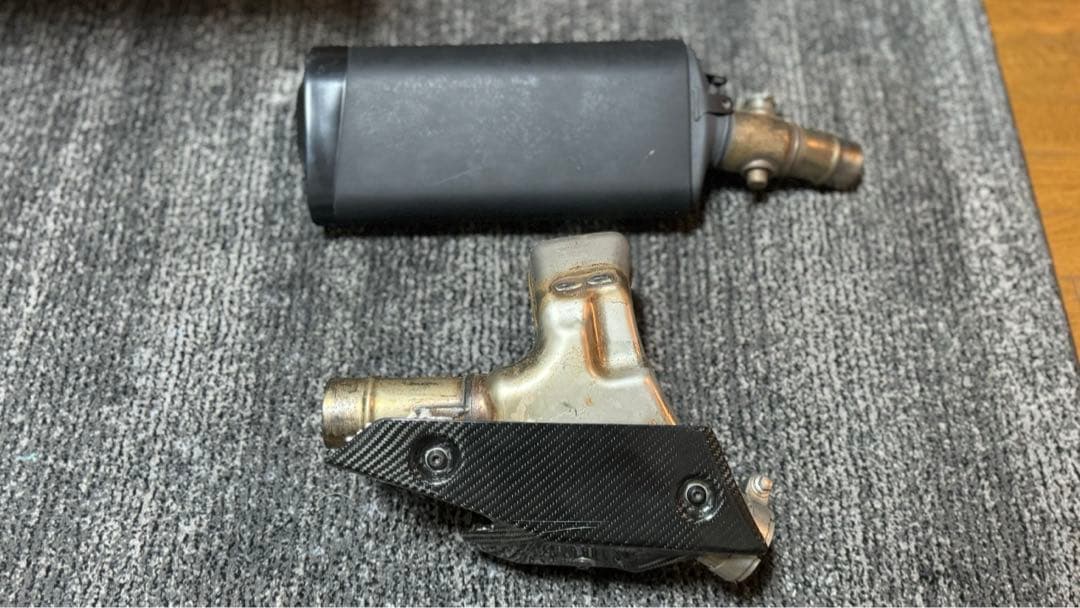 カワサキ zx6r 純正マフラー　触媒　カーボンカバー付