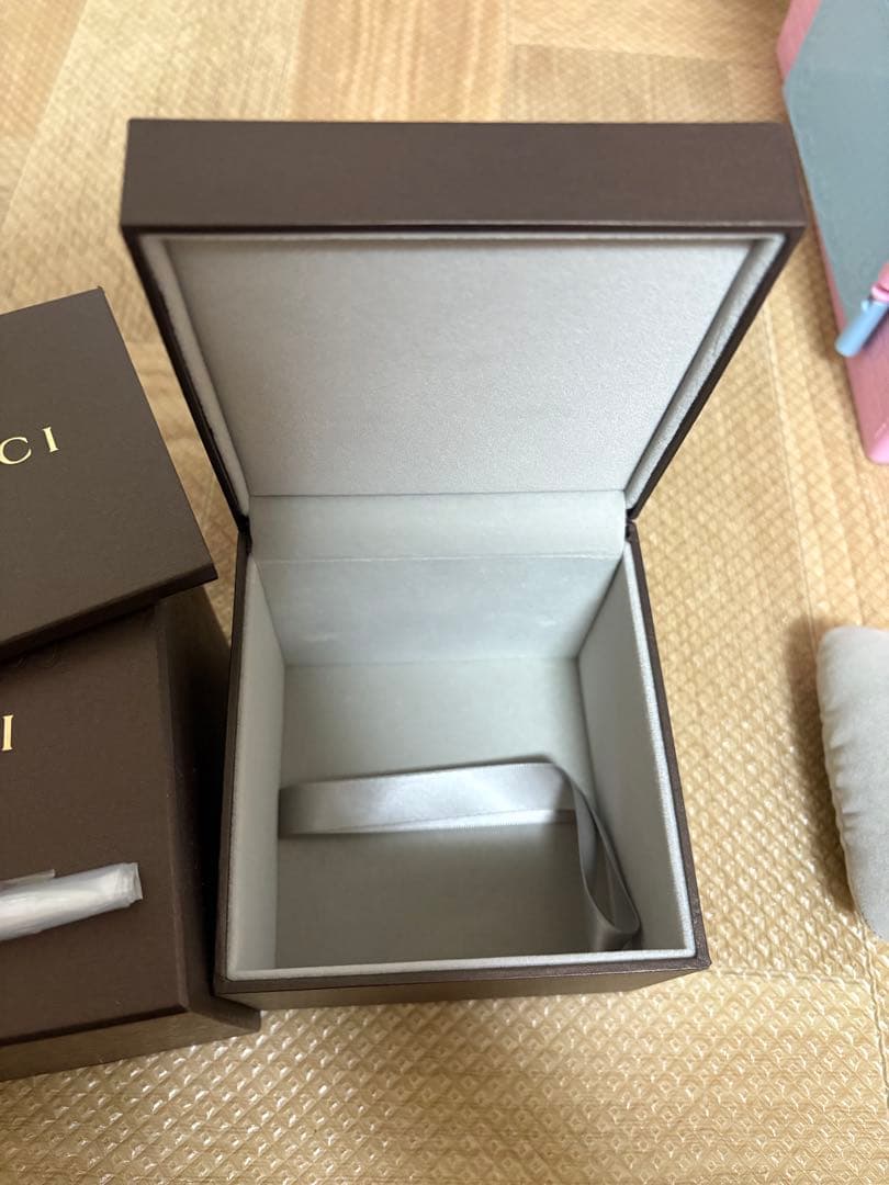 GUCCI（グッチ） 134.5 GG シェル バングル ウォッチ（腕時計）