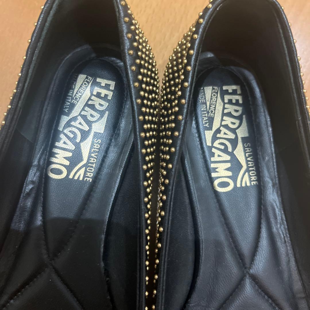 Salvatore Ferragamo ヴァラ　スタッズ5C 22 フェラガモ