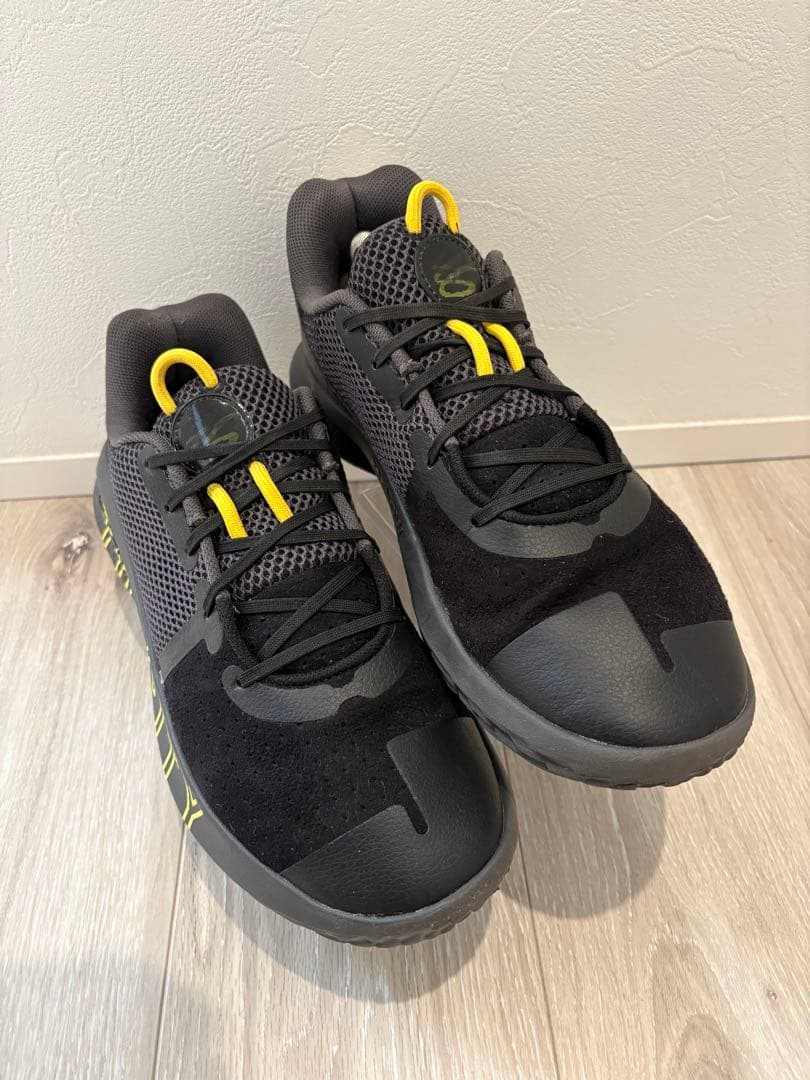 美品28cmUnder Armour Curry 6 FloTro
