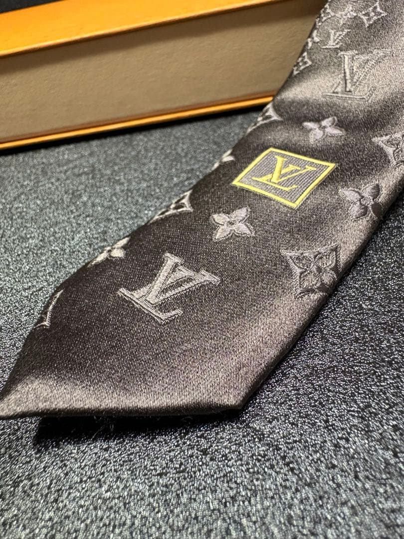 限定値下】LOUISVUITTONネクタイ グラフィット ミックスモノグラム