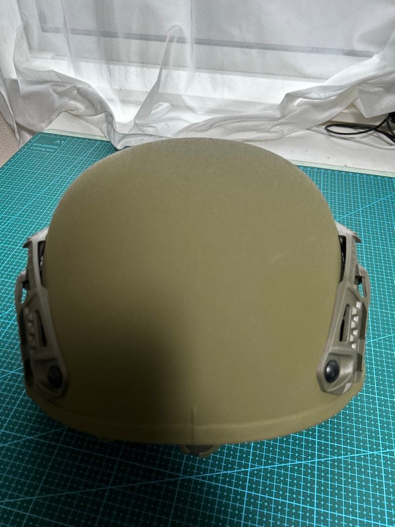 実物 Galvion batlskin ヘルメット　revision