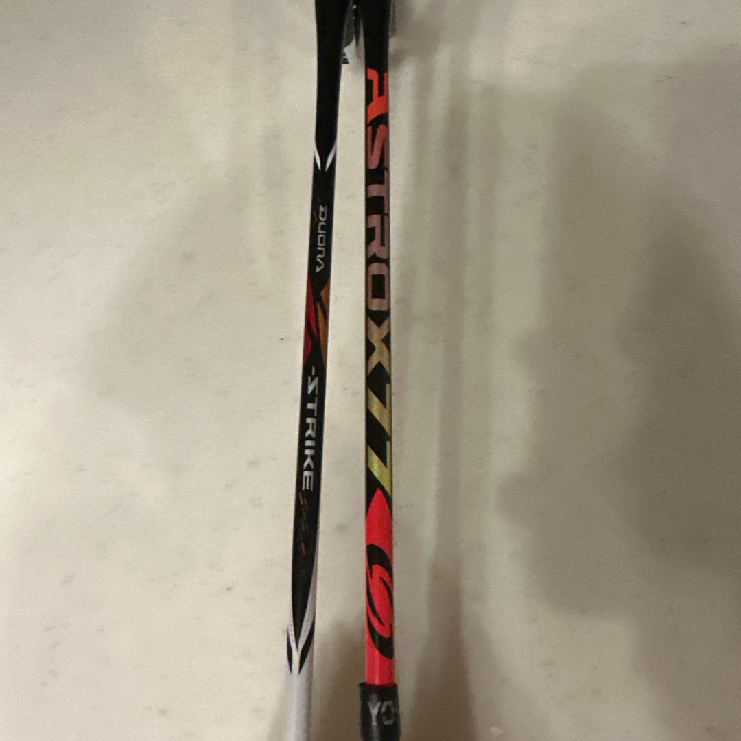 折れてるラケットASTROX 77 バドミントンラケット じーすと