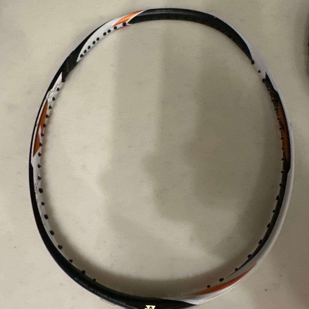 折れてるラケットASTROX 77 バドミントンラケット じーすと