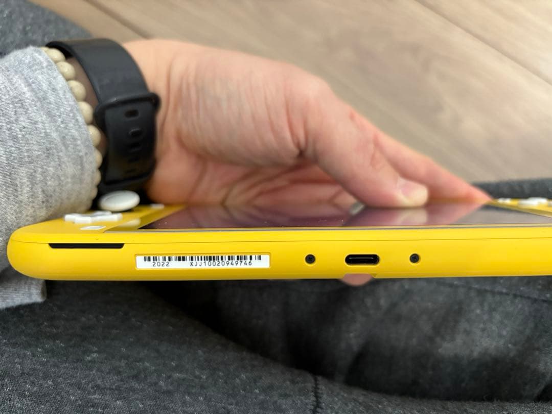 美品 Nintendo Switch Lite イエロー おまけ付 箱有