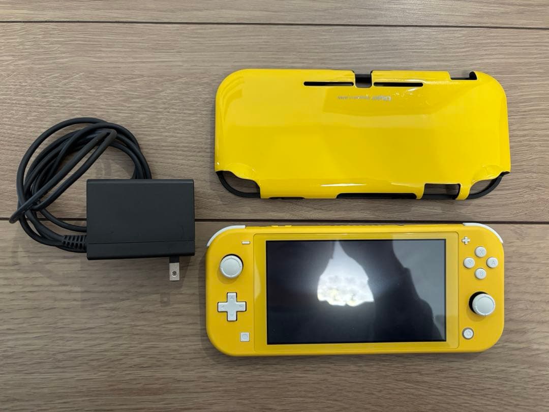 美品 Nintendo Switch Lite イエロー おまけ付 箱有
