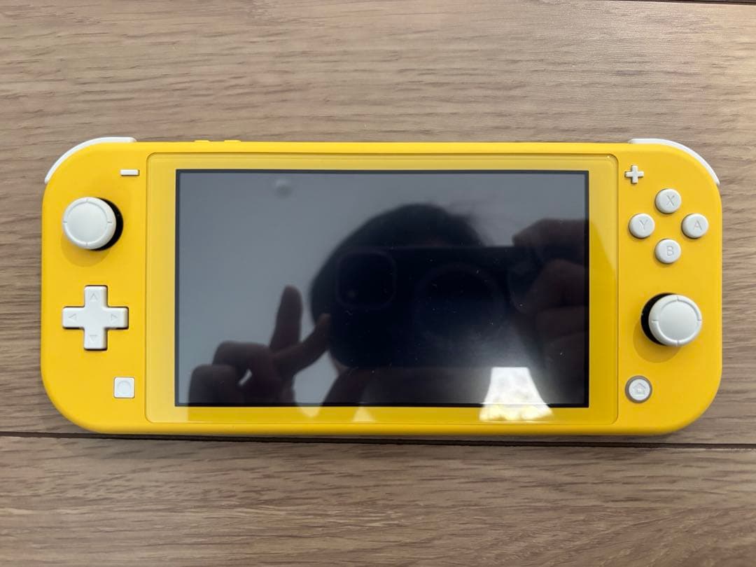 美品 Nintendo Switch Lite イエロー おまけ付 箱有