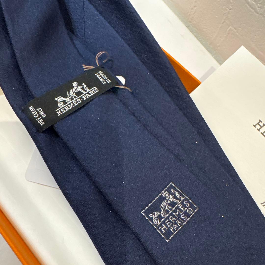 新品未使用　HERMÈS ラメ入りネイビー 無地 ネクタイ
