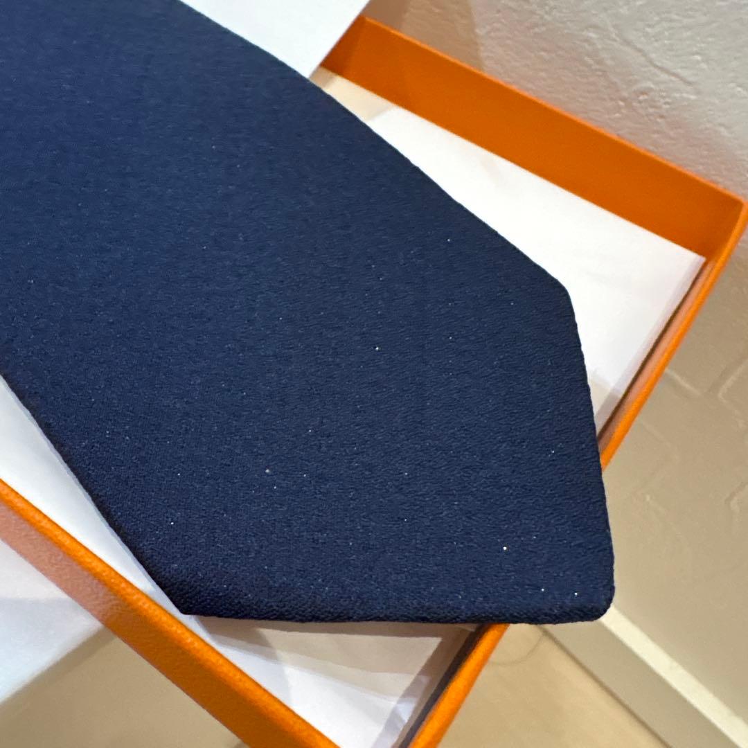 新品未使用　HERMÈS ラメ入りネイビー 無地 ネクタイ