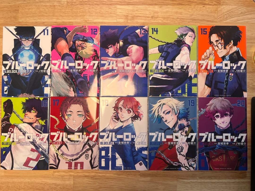 ブルーロック　全巻(1-33) 12巻以外全て初版　ポストカード付き