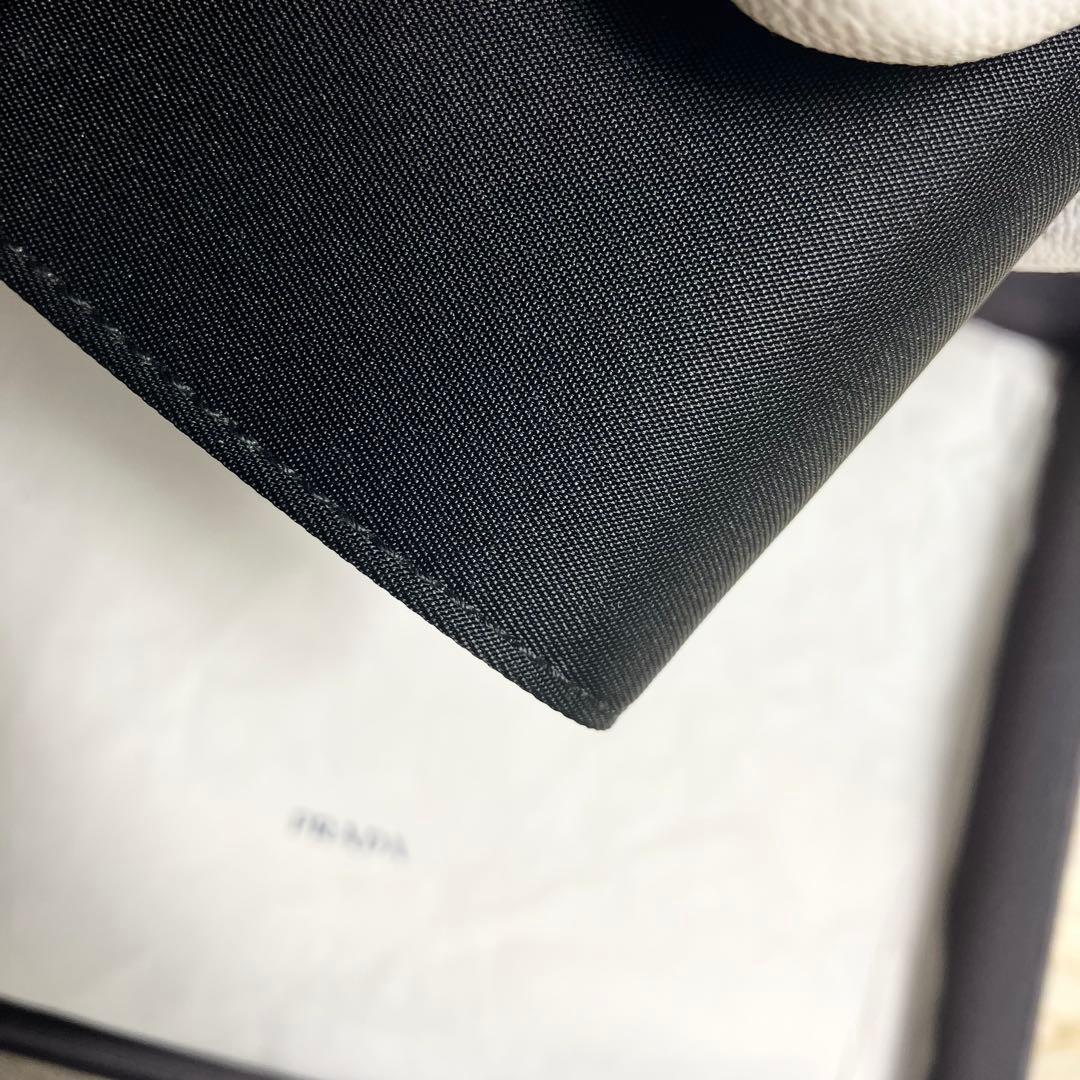 【未使用級】 プラダ ナイロン サフィアーノ 三つ折り 三角プレート