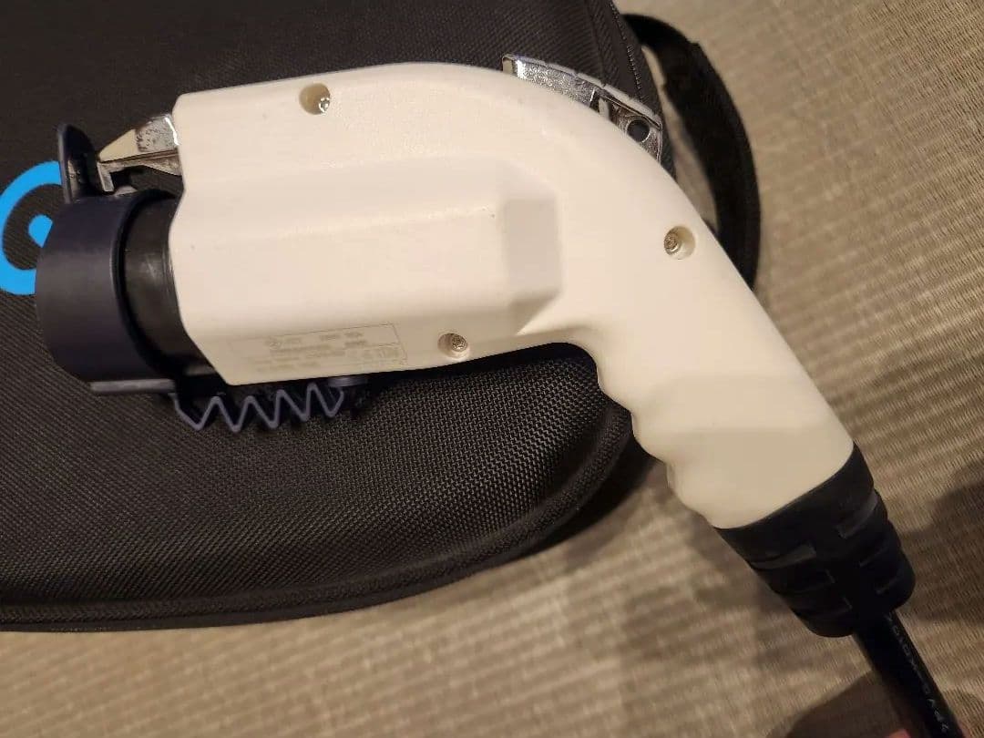 ★カブくん★送料込日産純正充電ケーブル 収納ケース付アリア リーフ サクラ